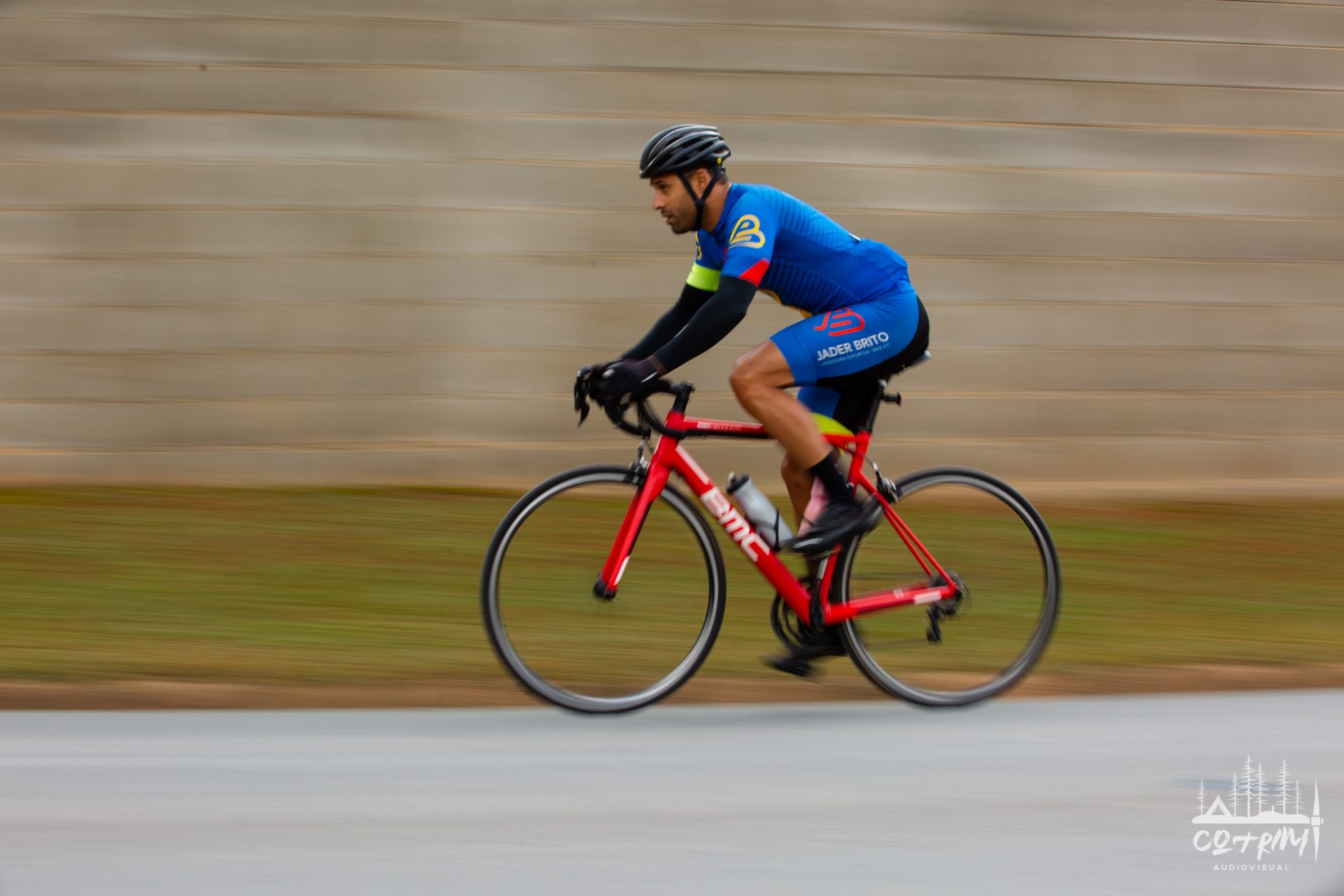 Sessão de treinamento personalizado e análise biomecânica
